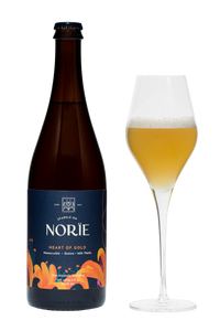 Norïe Heart of Gold non-alcoholic sparkling botanical drink bottle with glass